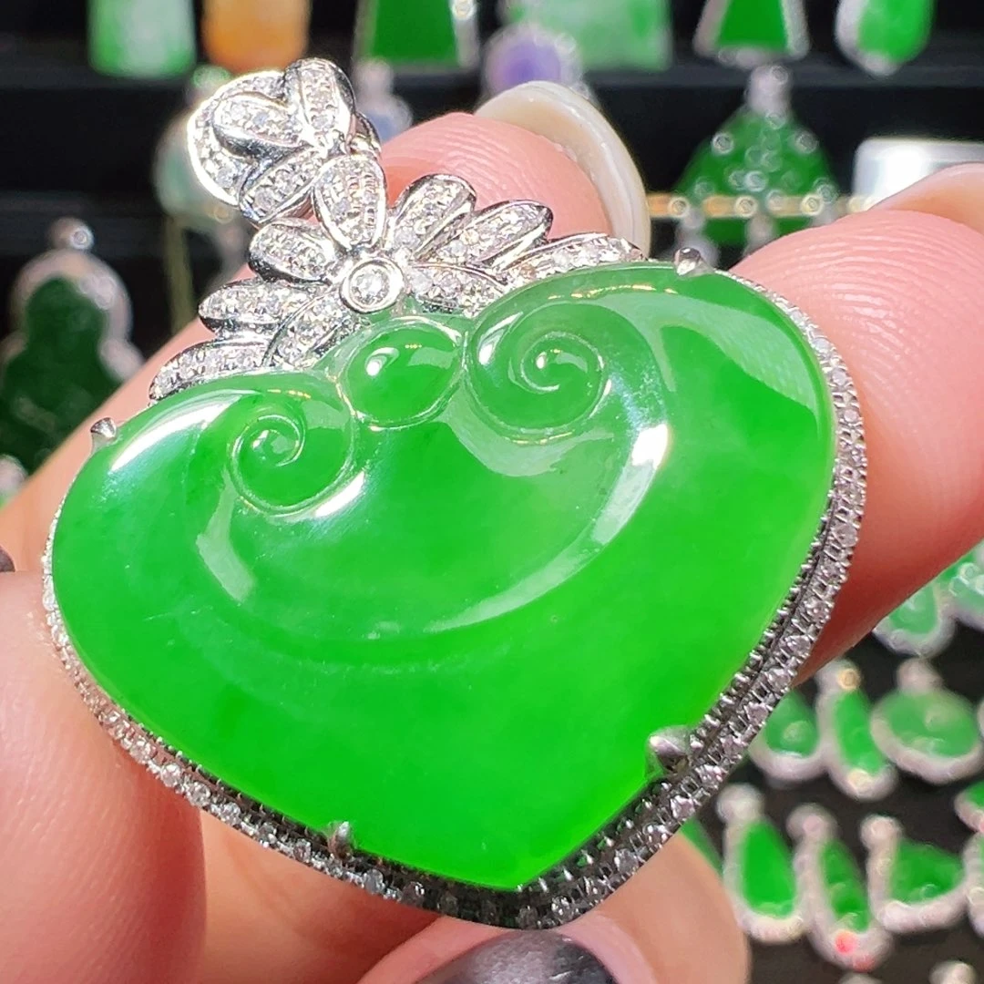 翡翠吊坠(不含链)18K金镶嵌