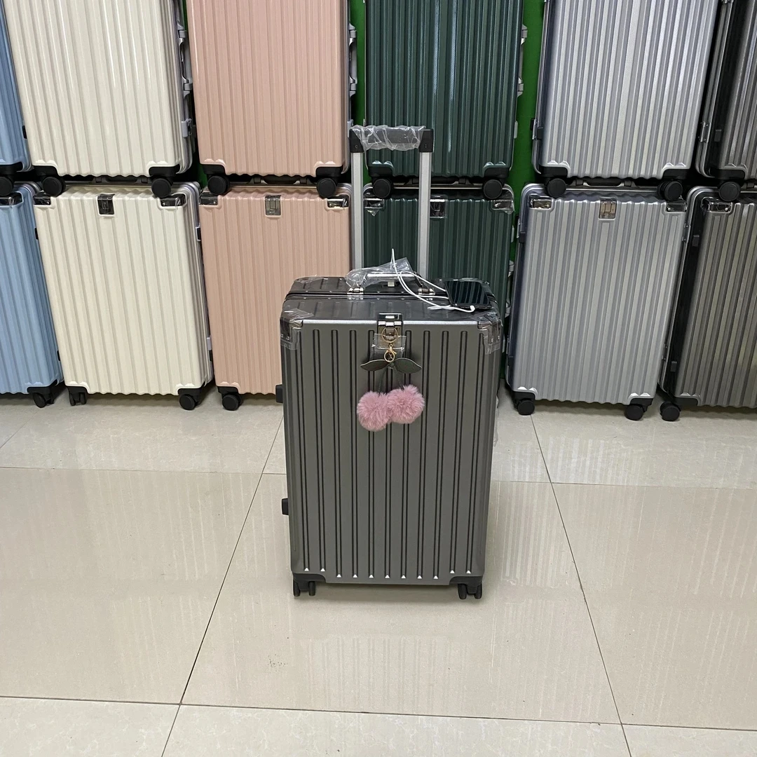 双11铝框升级异型铆钉加固，多功能杯架充电口和挂钩旅行箱