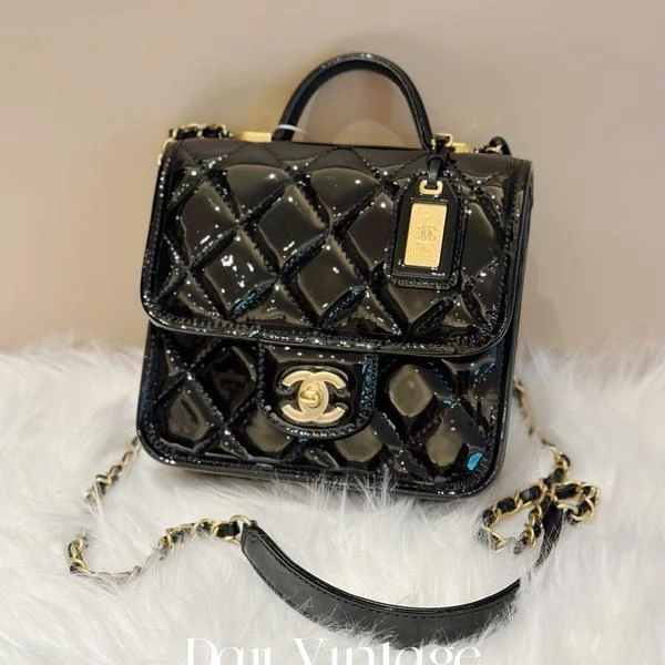大吉中古/Chanel香奈儿22K金属徽标漆皮手提斜挎包