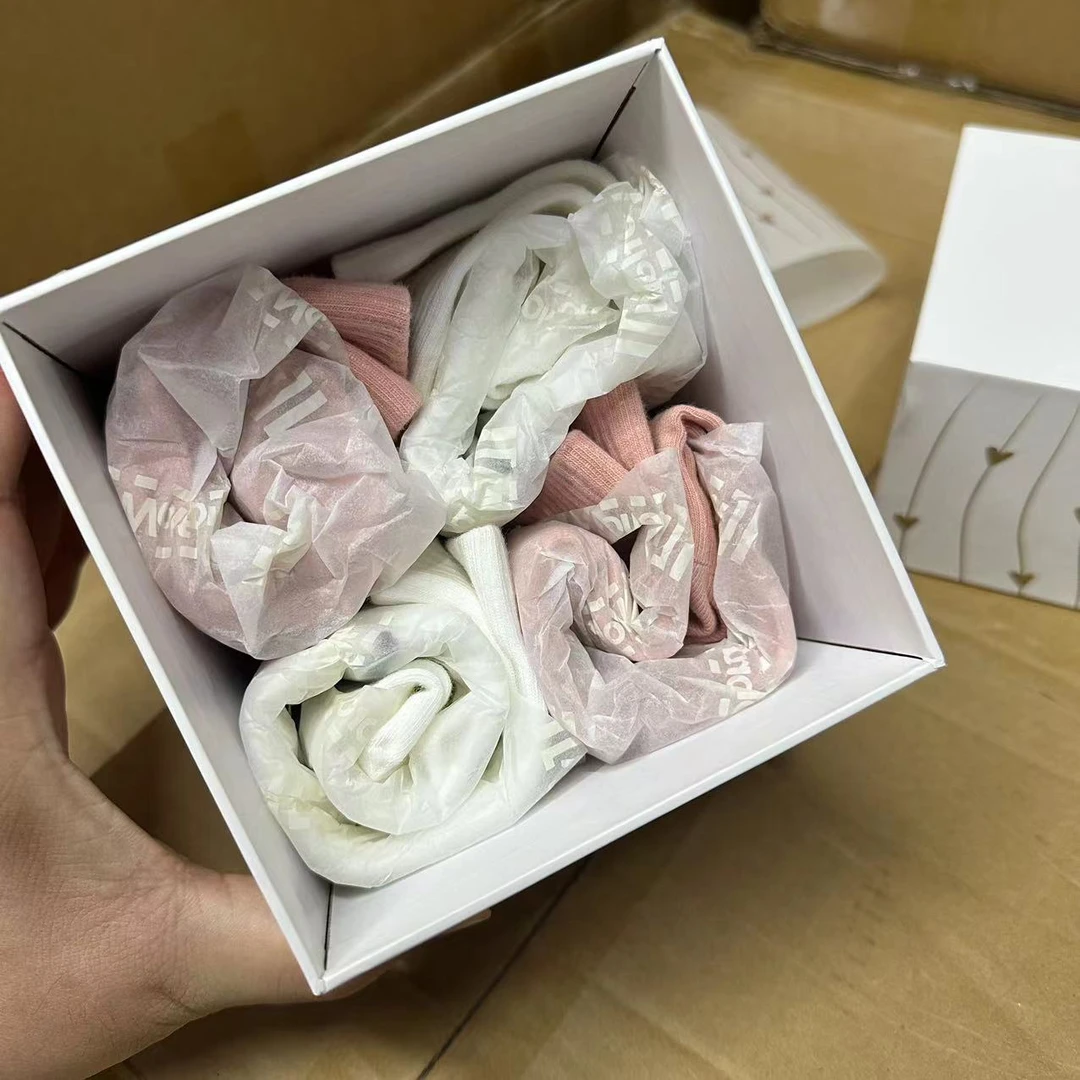 4双盒装 很吸汗很透气女士中长款袜子