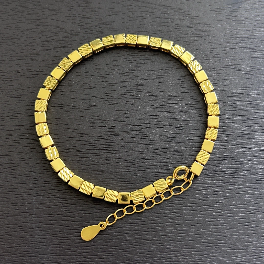 925银手链 【店长专享】925银车花间光面方糖手链SL428