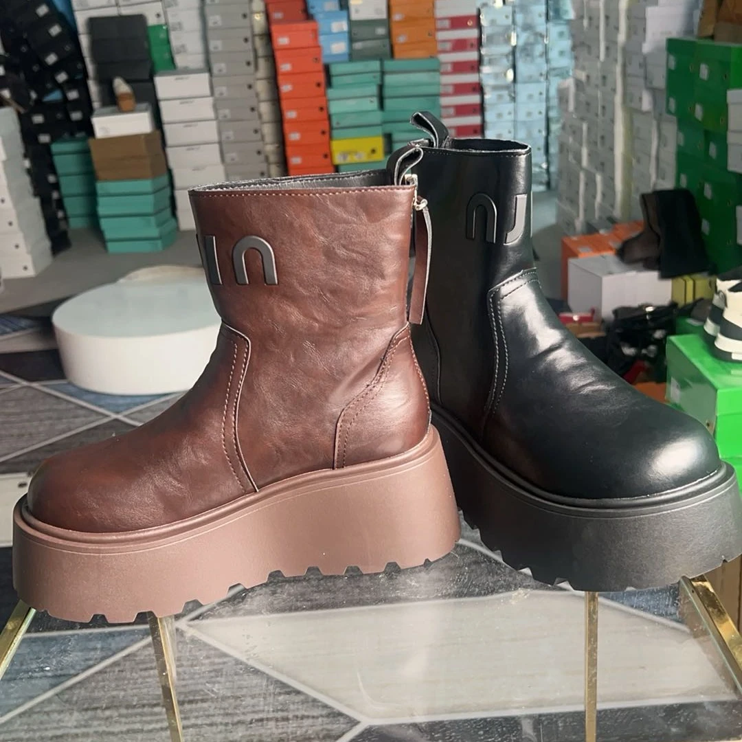 韩版松糕底靴女年新款圆头擦色字母弹力靴小个子增高马丁靴D6111