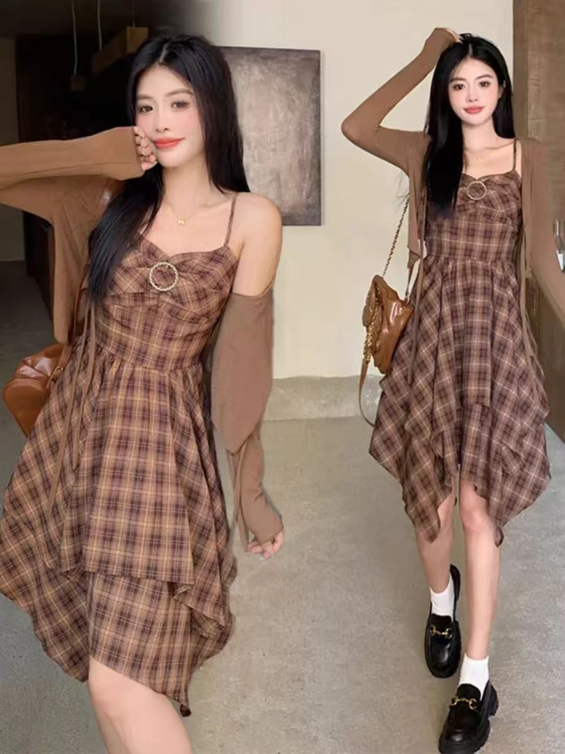 大码吊带连衣裙女秋季收腰显瘦抹胸长裙微胖MM荷叶边格纹气质裙子