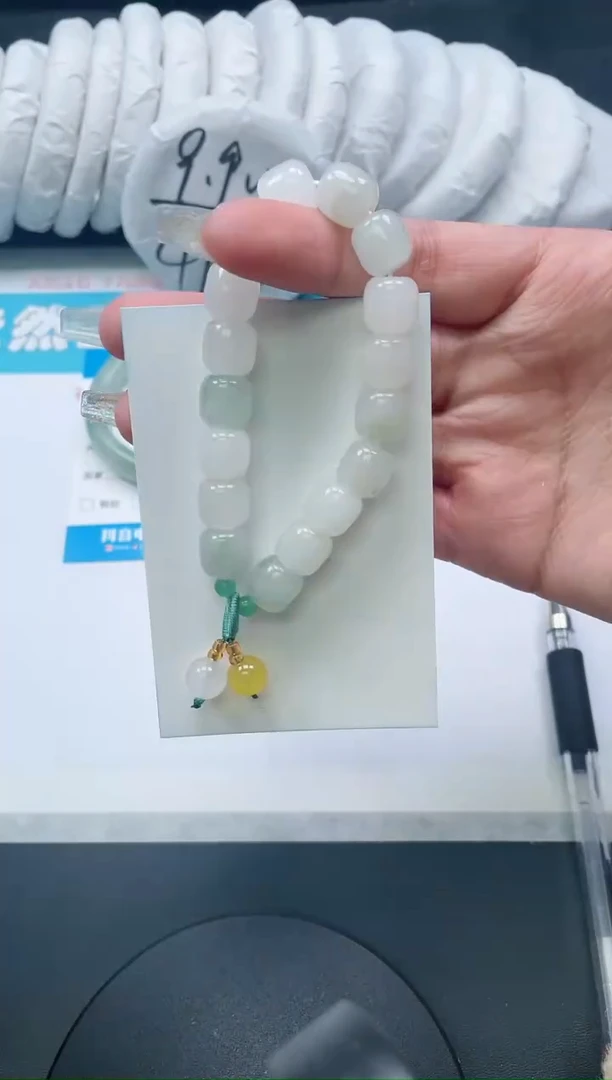 【闪购商品】石英质玉手镯未镶嵌天山翠随机手链