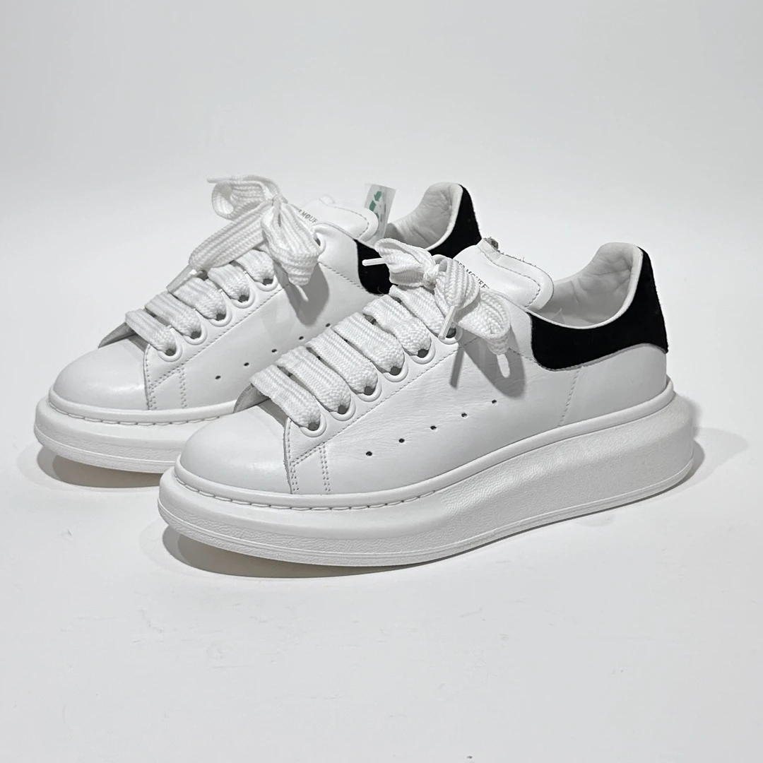 35码/95新/Alexander McQueen/麦昆 黑尾时尚小白鞋/WX0840