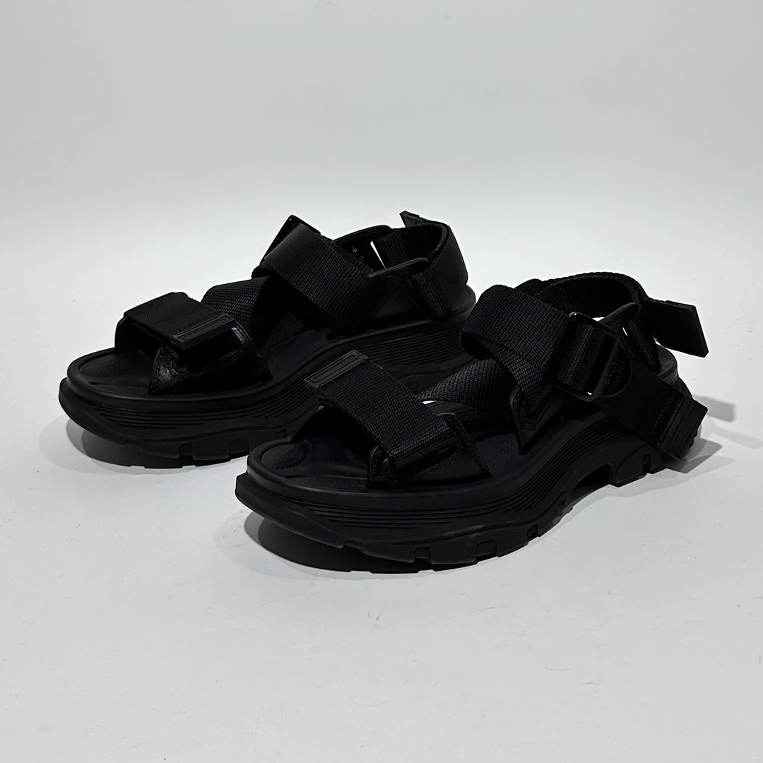 35码/全新/Alexander McQueen/麦昆 黑色时尚沙滩凉鞋/WX0767