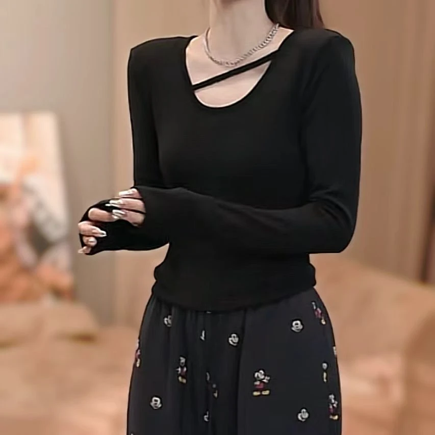 磨毛u领性感垫肩长袖打底衫T恤女设计感挂脖修身秋冬新款时尚上衣