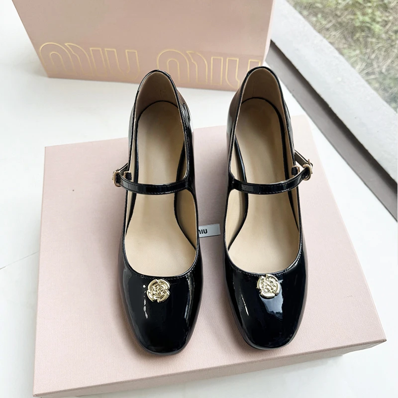 2024年春季圆头漆皮粗跟单鞋女山茶花软底百搭高跟工作跟鞋中跟