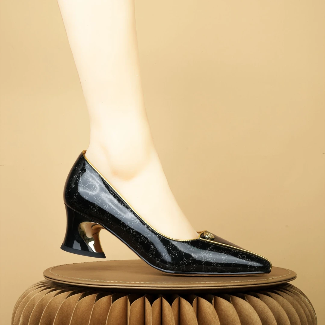 2024新款优雅尖头女士百搭款舒适气质时尚软底黑色低跟单鞋6121