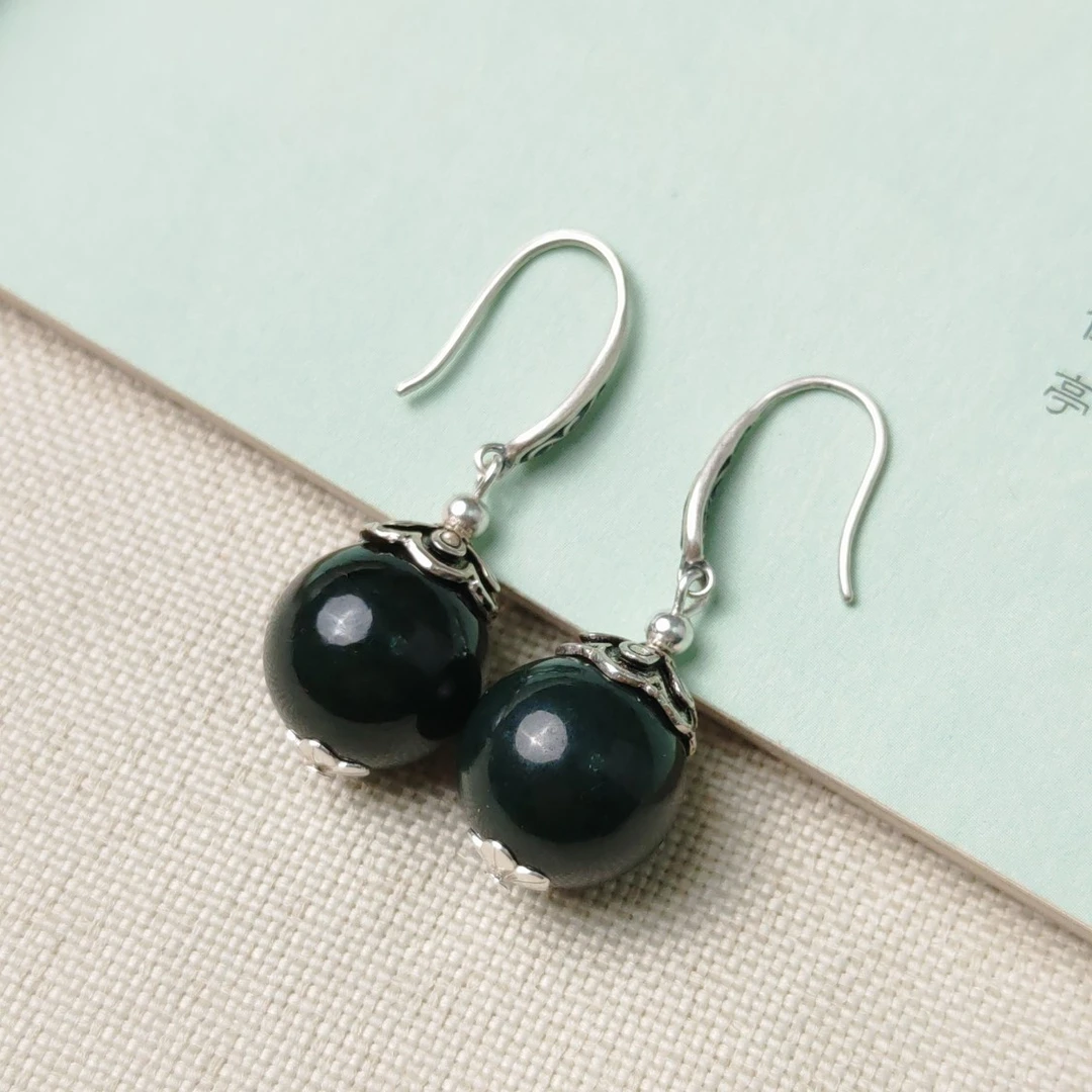 S925银天然和田玉墨玉14毫米圆珠耳环银耳钩大花托银耳饰811323