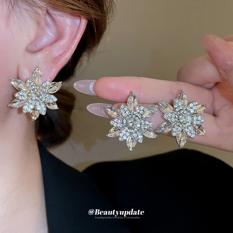 铜合金耳饰 超闪满钻立体雪花耳钉轻奢高级感耳饰