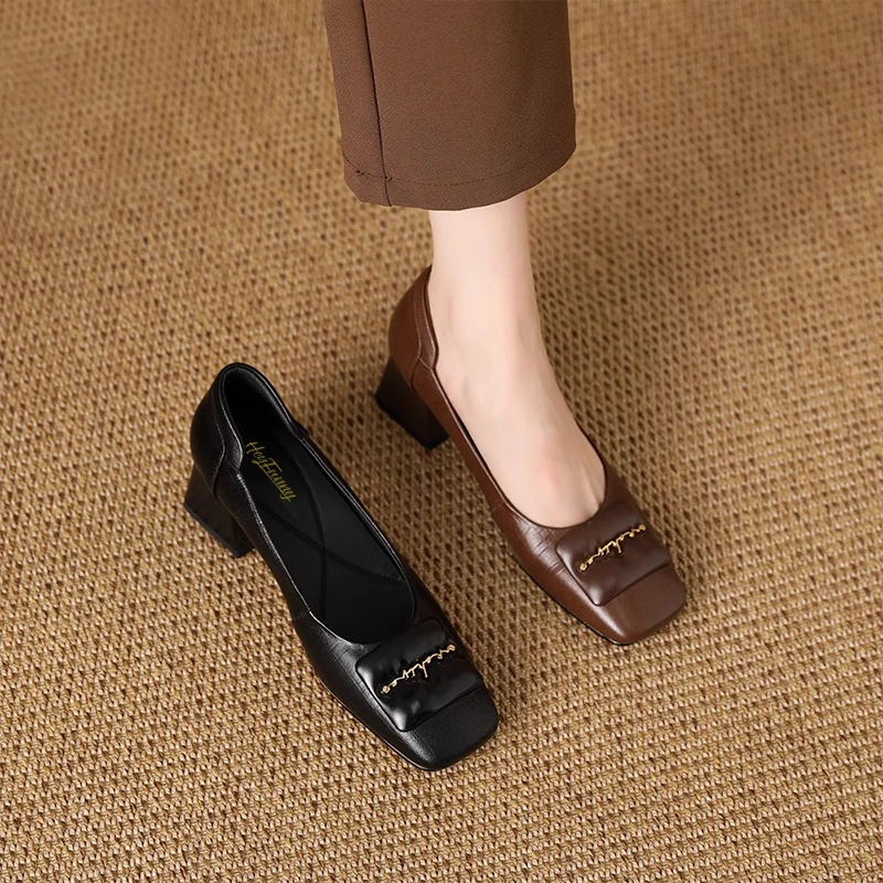 2025年新款浅口单鞋低跟方头妈妈鞋秋季气质时尚百搭皮鞋女士