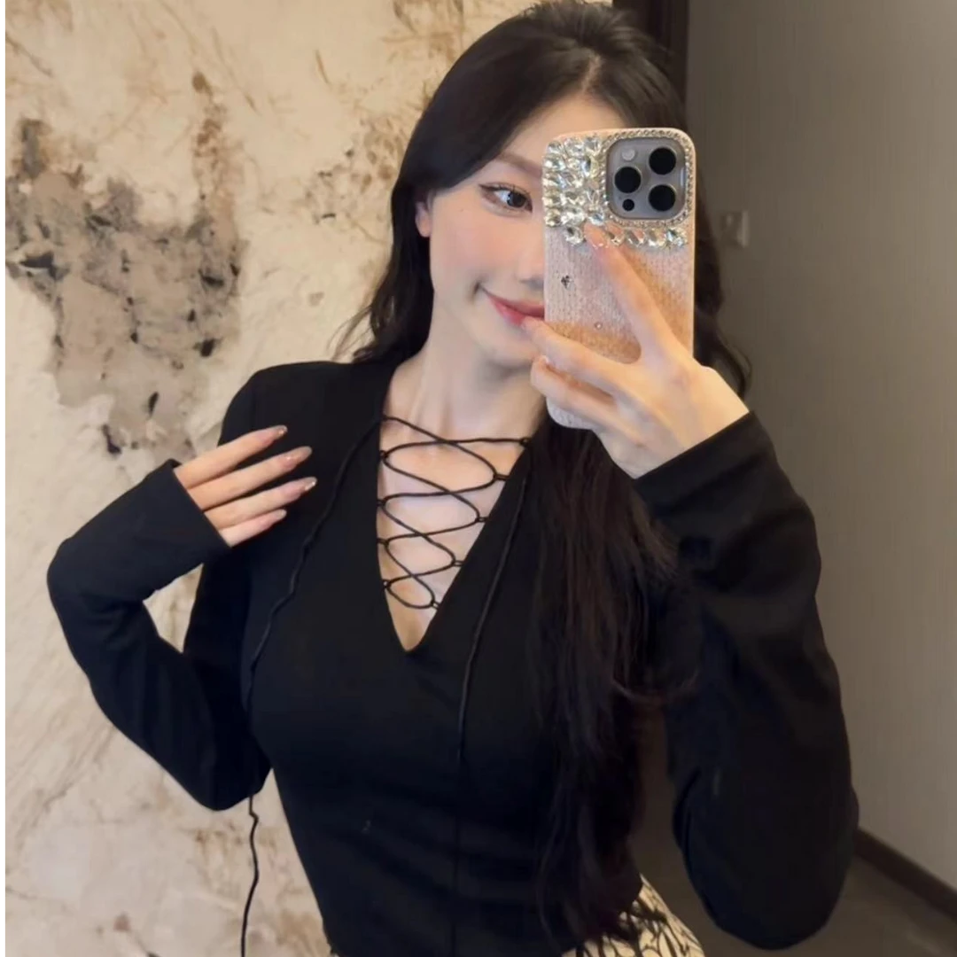 【致命诱惑】御姐感V领交叉绑带镂空内搭上衣长袖T恤