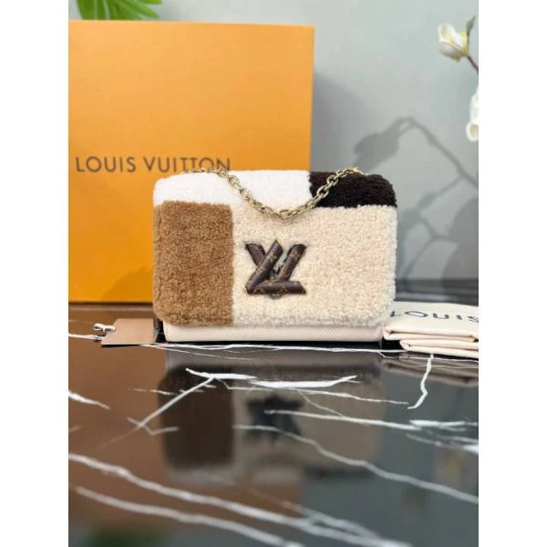 99新 LouisVuitton/路易威登 娜扎严选/路易威登99新/市场价38000