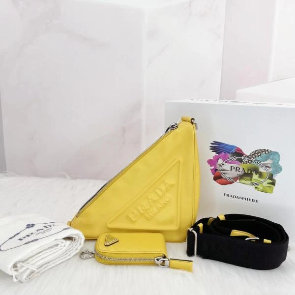 娜扎严选/普拉达/包包/95新/市场价18000/240818QR0020