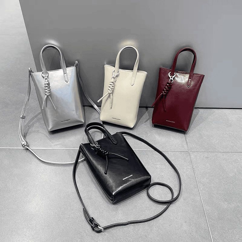 精致挂件时尚百搭手机包