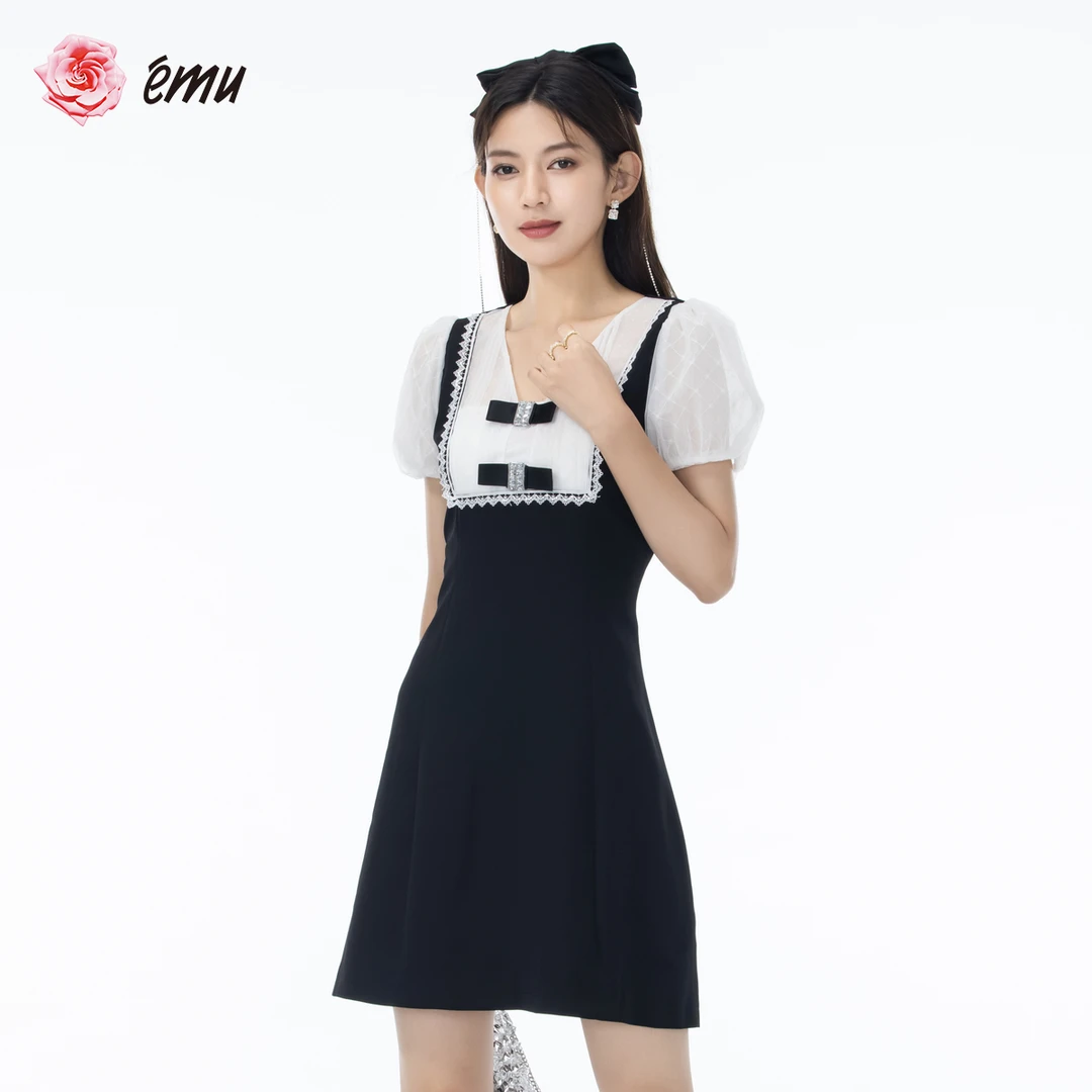 emu/依妙夏季气质时尚显瘦法式宫廷风V领泡泡袖小黑裙收腰连衣裙