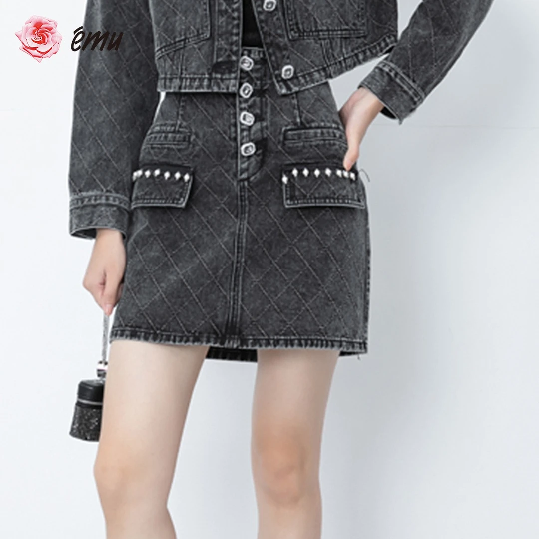 emu/依妙【商场同款】气质显瘦精致设计珍珠牛仔显瘦时尚小香风半裙