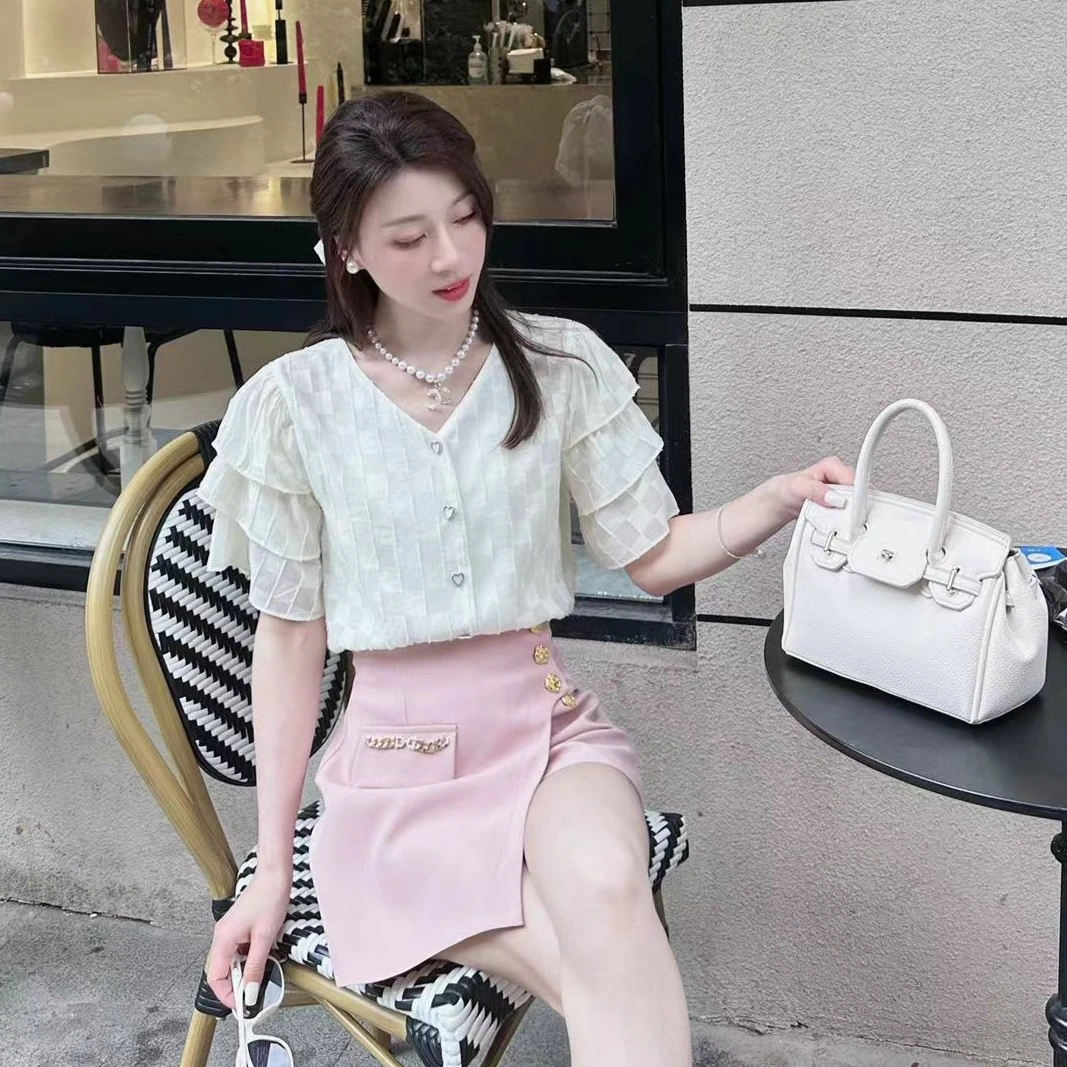 CS0333爱心扣V领格子百搭衬衫