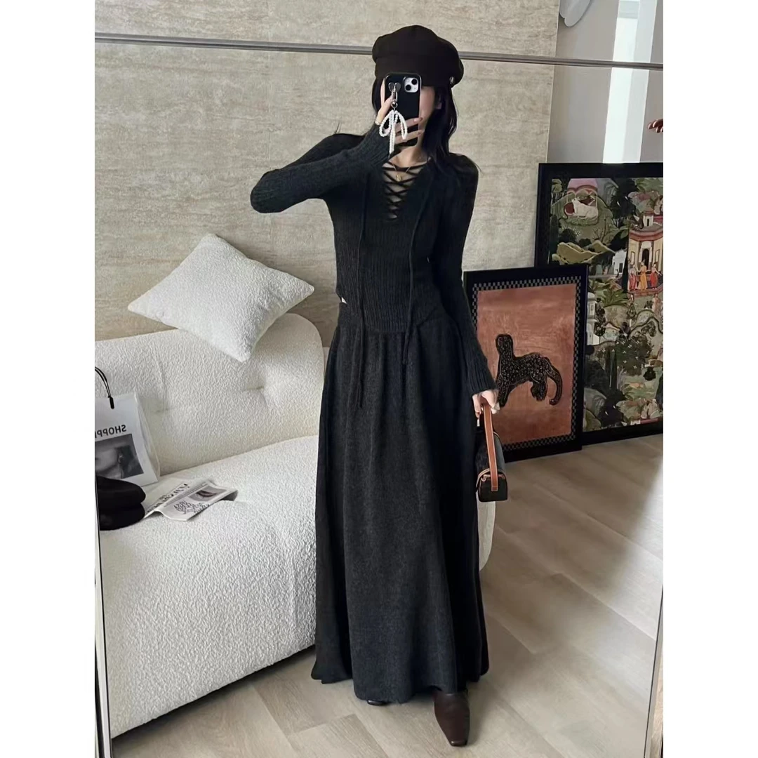 SP【加州美院】绑带不规则纯色V领绒感针织上衣高腰A字半身裙两件套