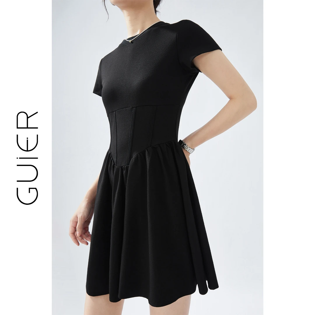 GUIER/桂儿黑色收腰连衣裙女2024小众高级感圆领显瘦裙子25385
