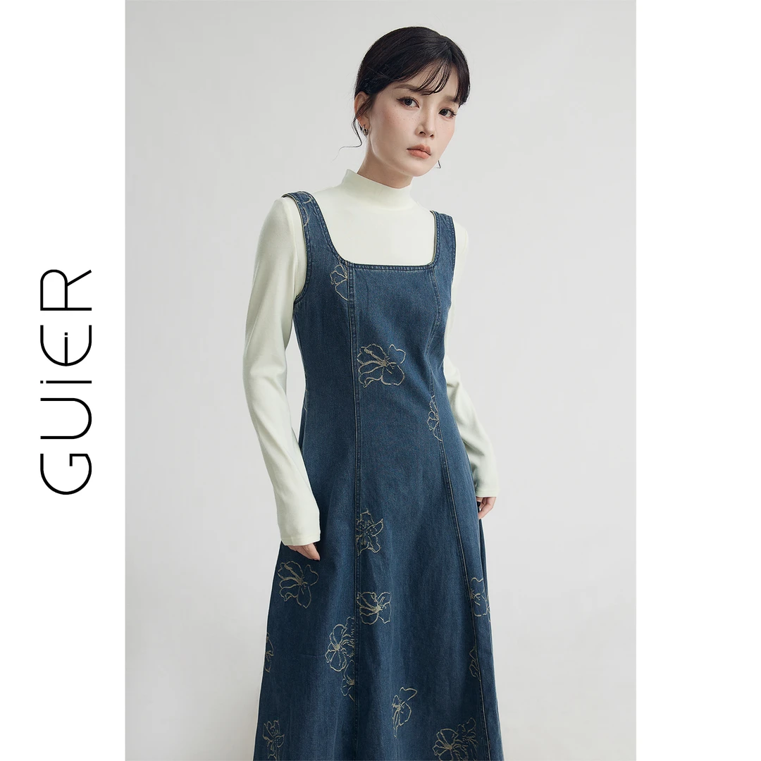 「GUIER」无袖牛仔连衣裙2024新款设计感花朵方领收腰长裙XH4056