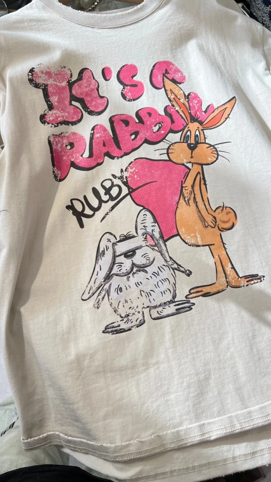 奶茶色粉兔T恤韩版长袖女t恤白色时尚休闲夏季宽松印花圆领卡通衫