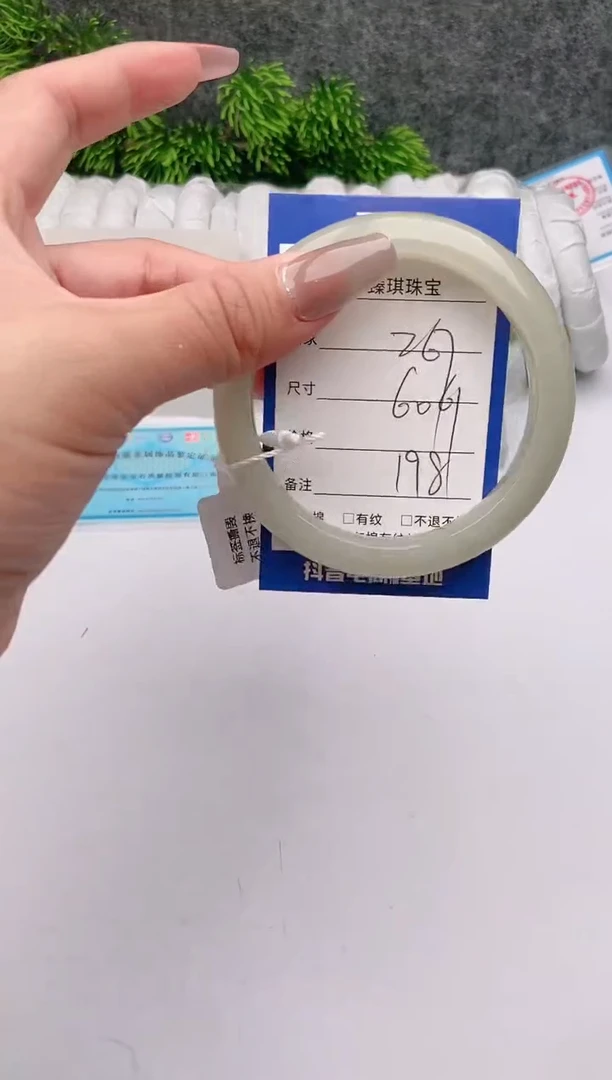 【闪购商品】石英质玉手镯未镶嵌z67东陵玉微色差