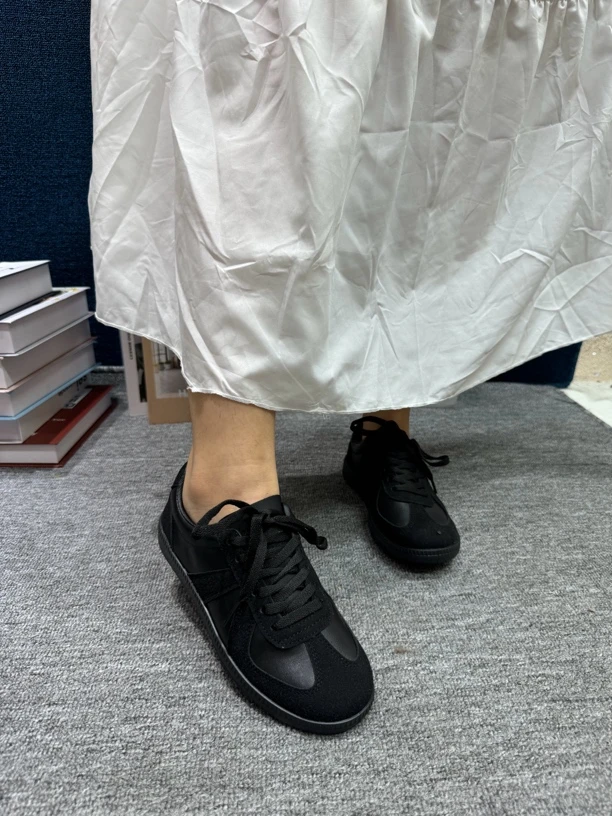 F8815久站不累工作鞋女软底舒适全黑女鞋上班板鞋防滑鞋肯德基