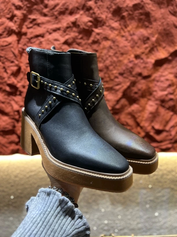 688-8欧美松糕底马丁靴圆头复古棕色铆钉短靴厚底百搭休闲工装靴