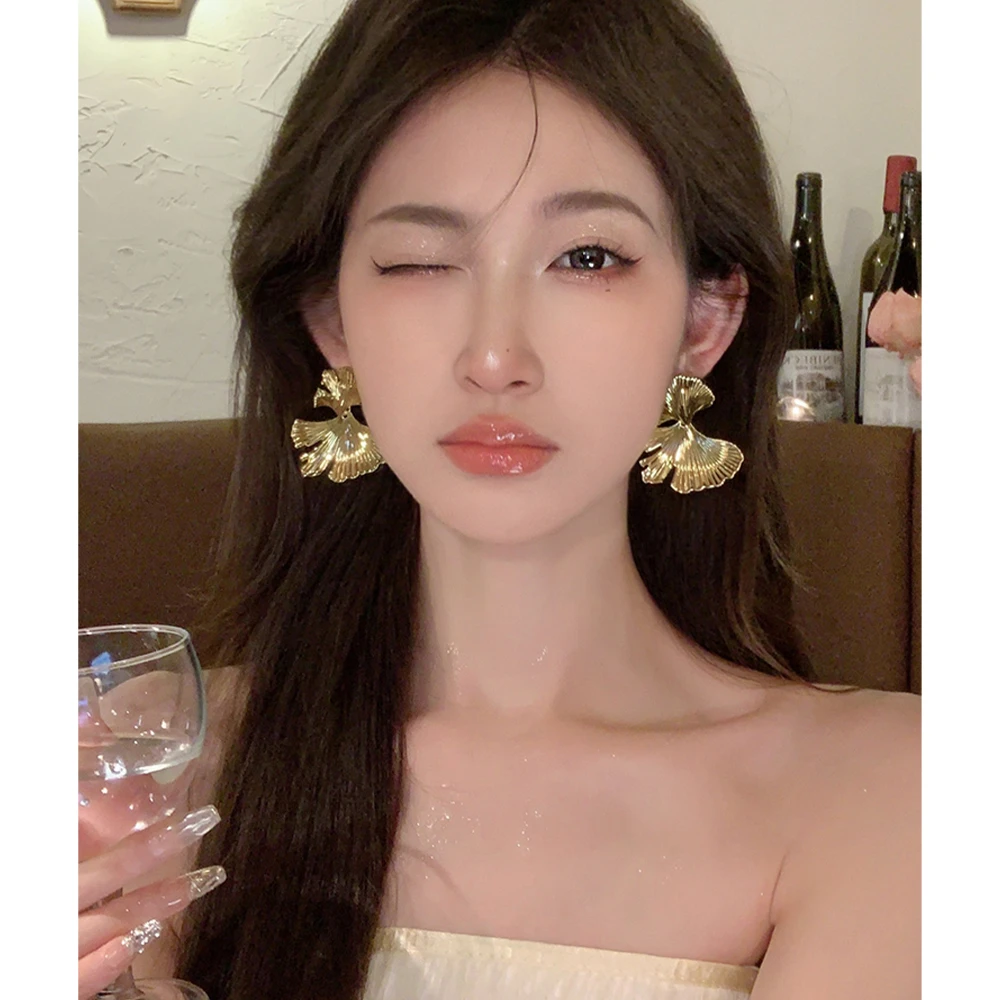 铜合金耳饰 轻奢高级感银杏叶耳环女简约小众设计金属耳饰配饰潮