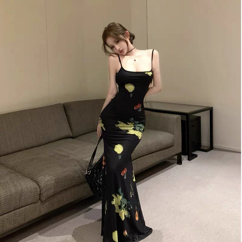 露背连衣裙显瘦气质