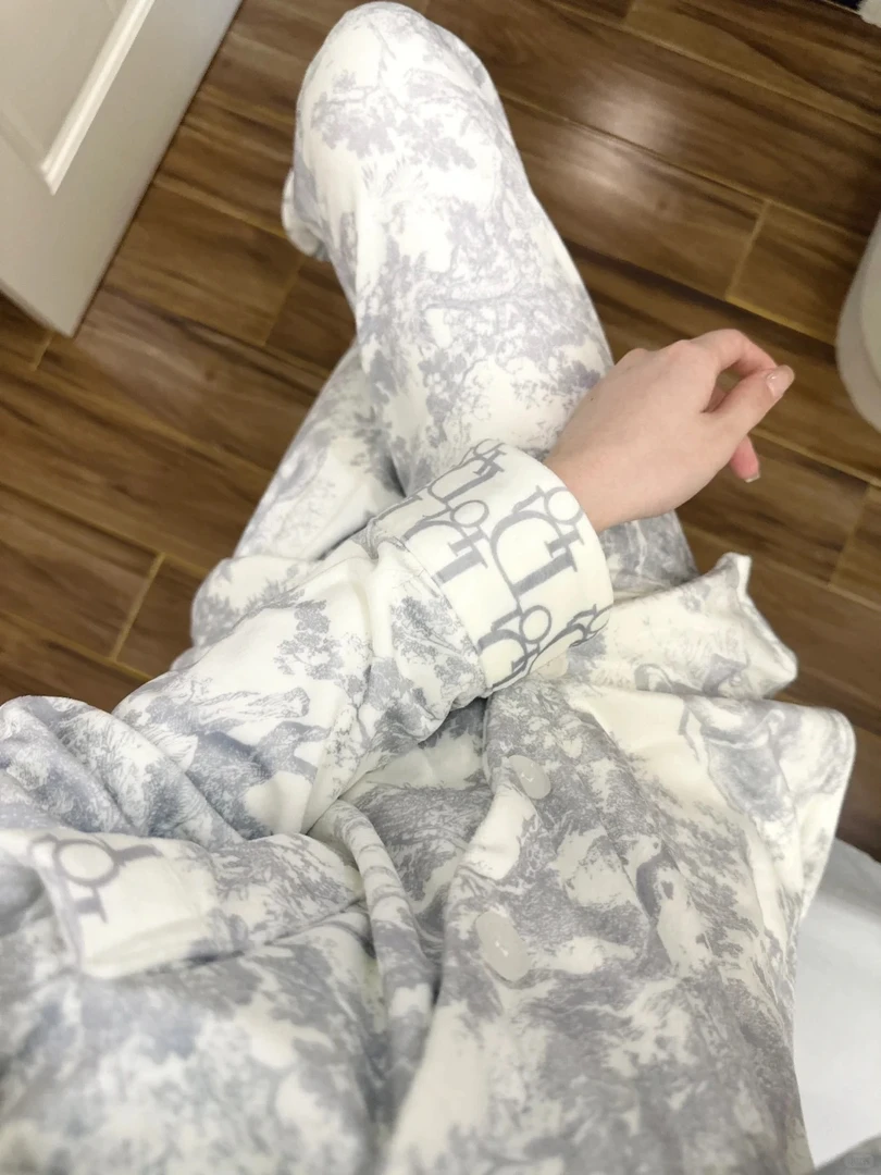 轻奢高级感水墨画睡衣女冬季新款少女绘画风德绒加厚保暖家居服