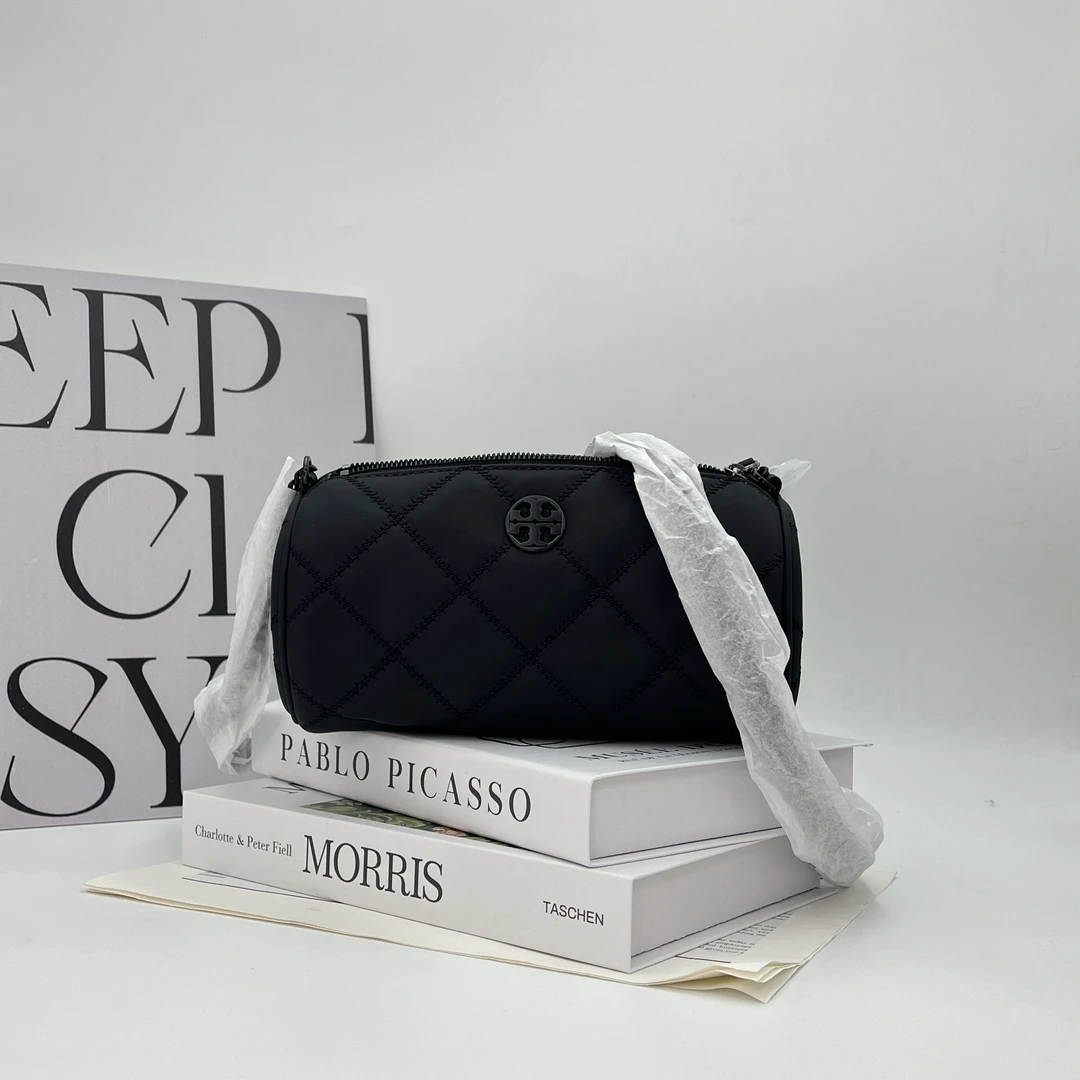 99新 TORY BURCH/汤丽柏琦 Willa 全黑磨砂 笔筒包斜挎包 055菱格