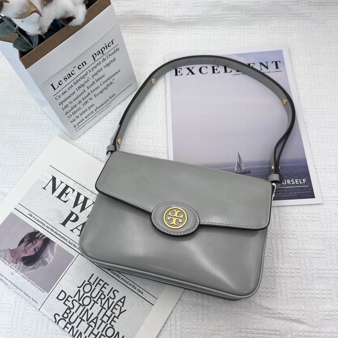 全新未使用 TORY BURCH/汤丽柏琦 Robinson漆皮腋下豆腐包061轻奢