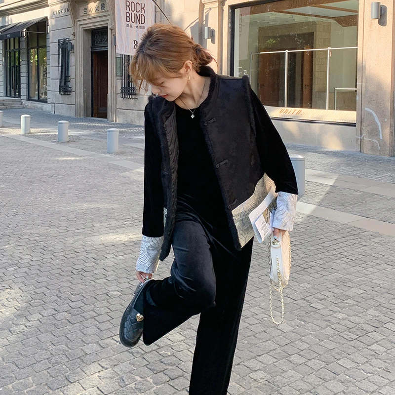 黑色轻奢高级感时尚套装女冬2024新款新中式马甲丝绒阔腿裤三件套