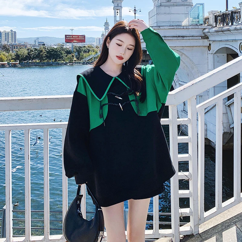 黑色娃娃领卫衣裙春秋女2024新款牛角扣设计感宽松休闲中长款裙子
