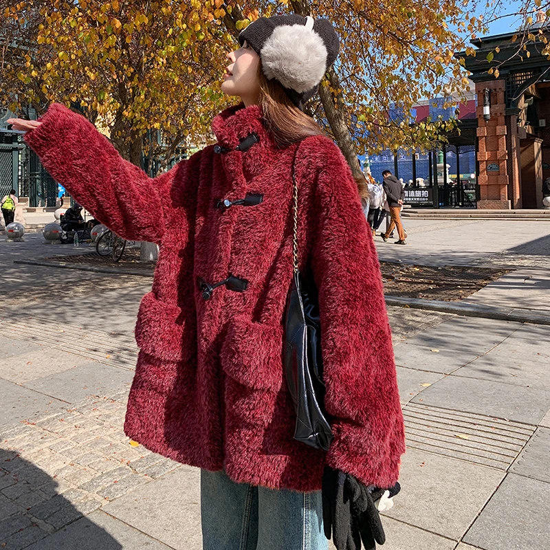 独特超好看安可拉红皮毛一体仿羊羔毛外套秋冬牛角扣加厚毛绒大衣