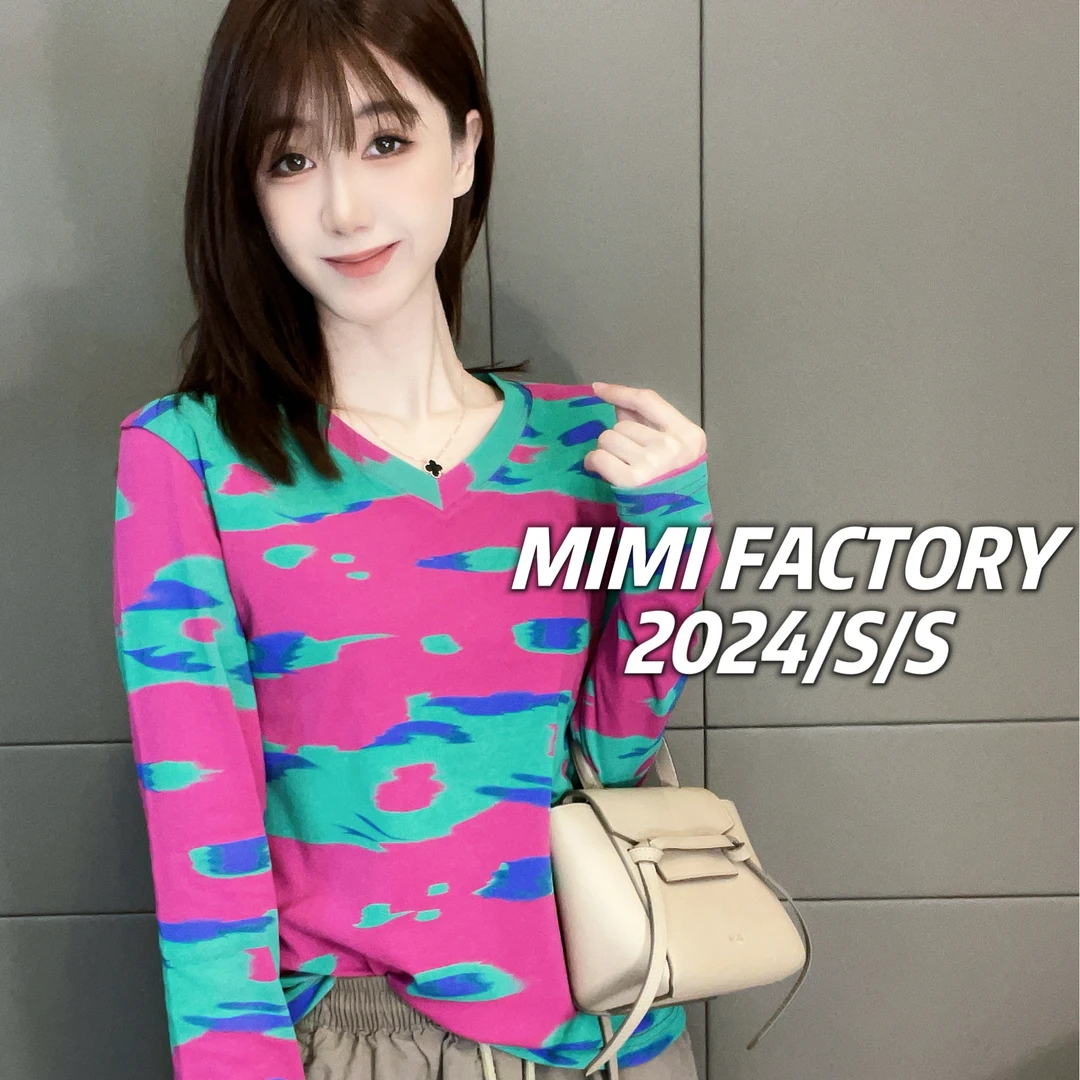 芈芈-2025新款长袖 V领彩拔渲染长袖T恤女修身显瘦百搭上衣XCTQ