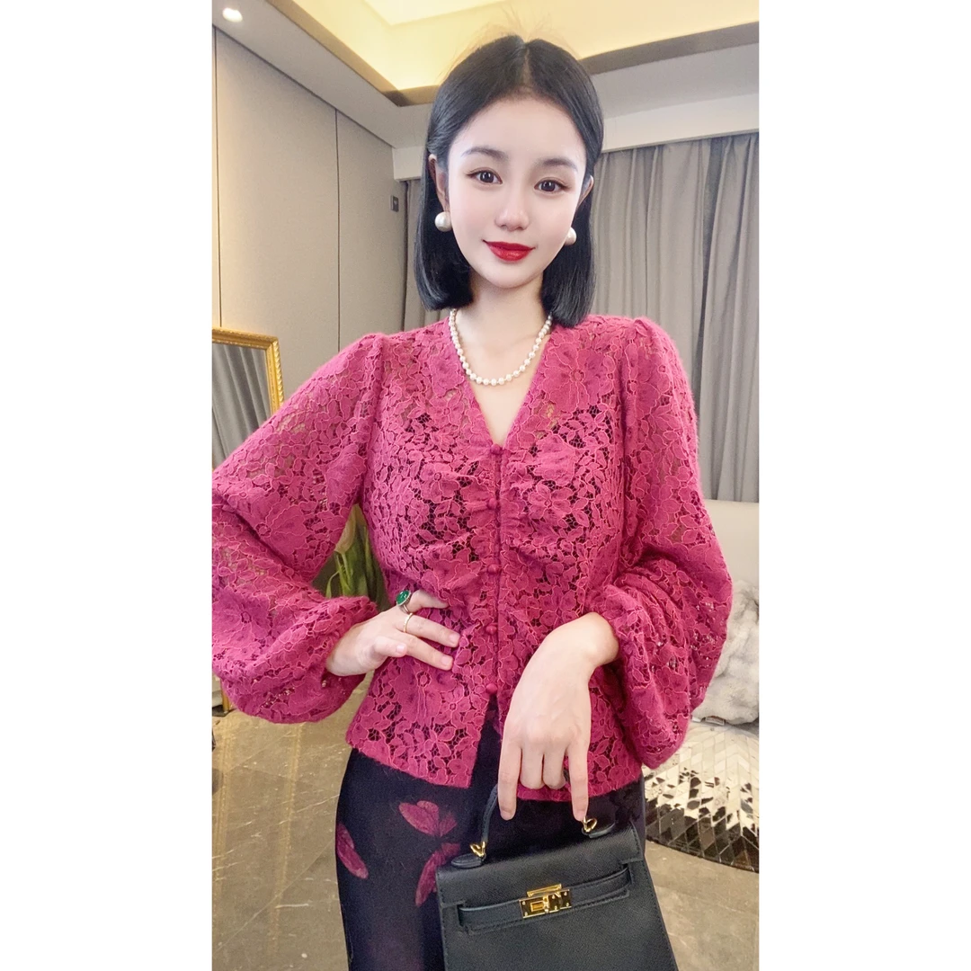 【粉黛】V领蕾丝灯笼袖上衣显瘦气质时尚秋冬