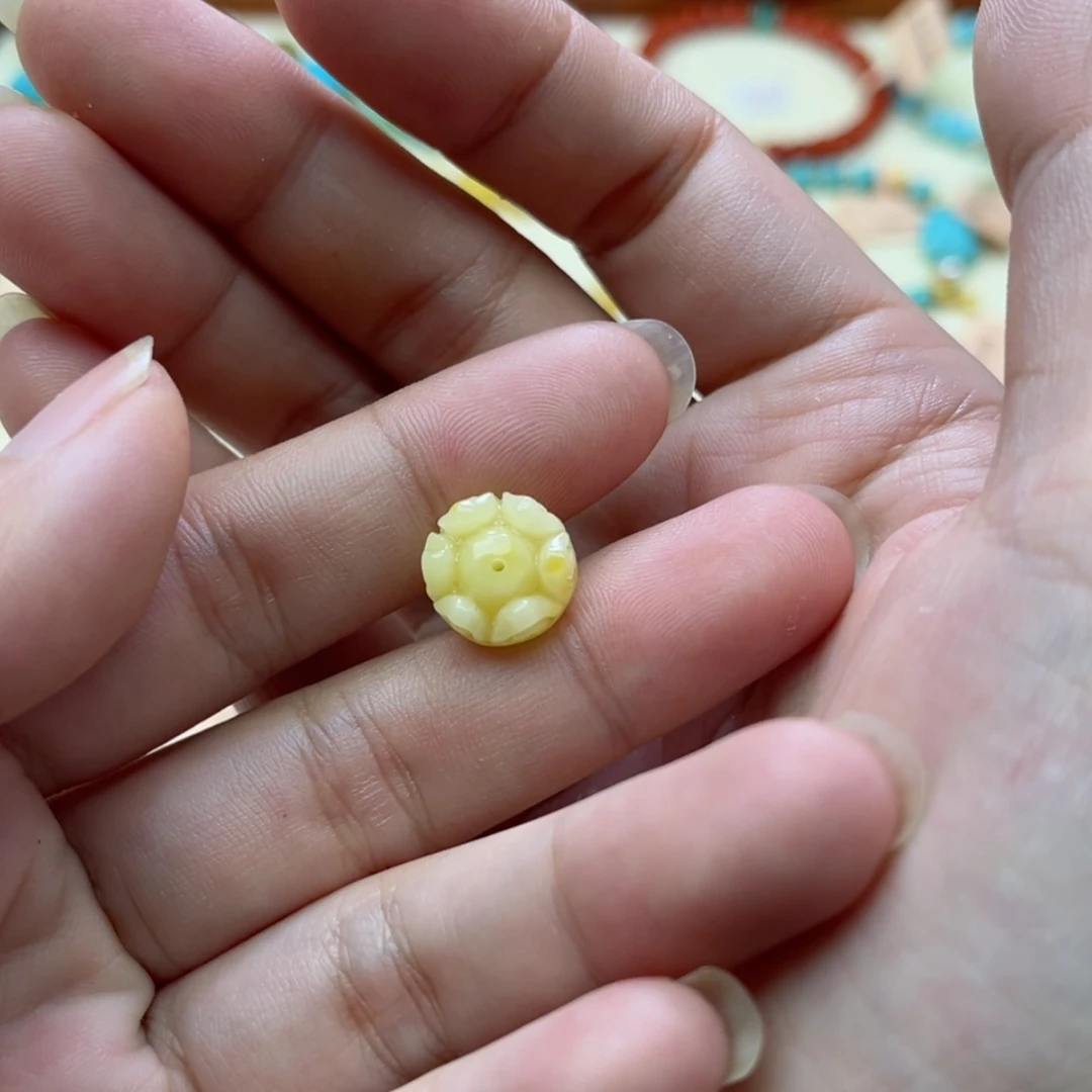 【闪购商品】蜜蜡裸石未镶嵌配饰