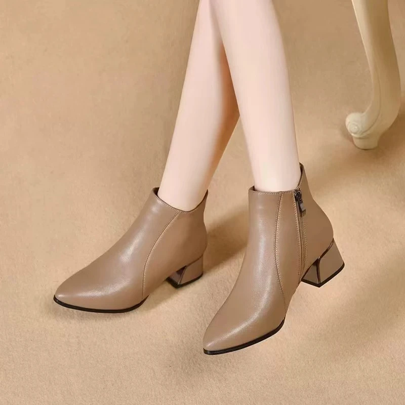 真皮牛皮妈妈鞋舒适百搭女短靴女圆头粗跟加绒短筒靴秋冬马丁靴子