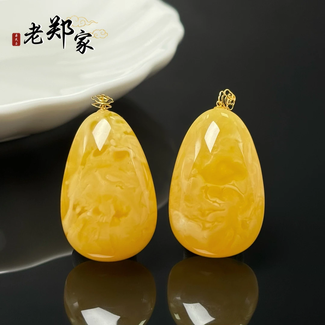 【老郑家】18K金镶蜜蜡吊坠 （多样性发一件不带链) XYML117