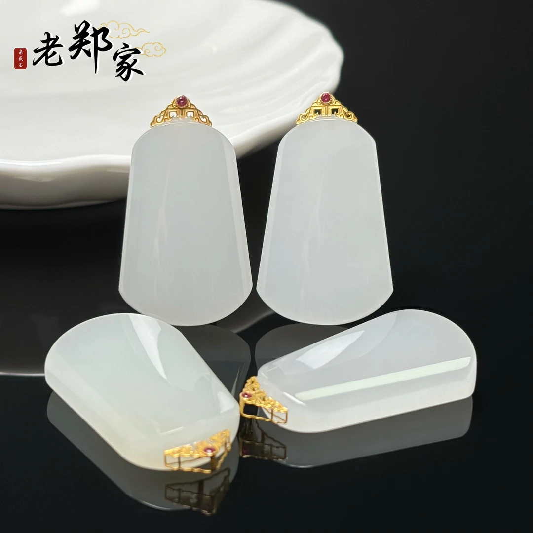 【老郑家】18K金和田玉无事牌挂件 多样性发一件不带链 2997