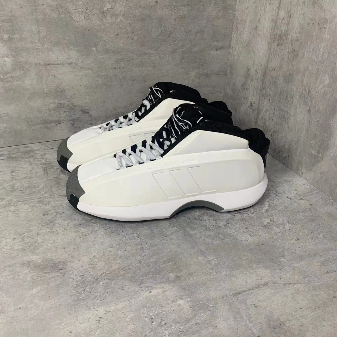 41码 Adidas 白面包 中帮篮球鞋 白色