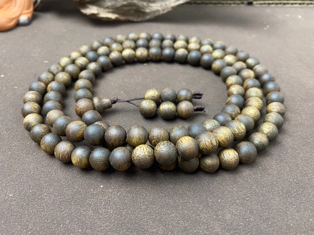 1623858奇楠沉香0.9多圈，多样性发一