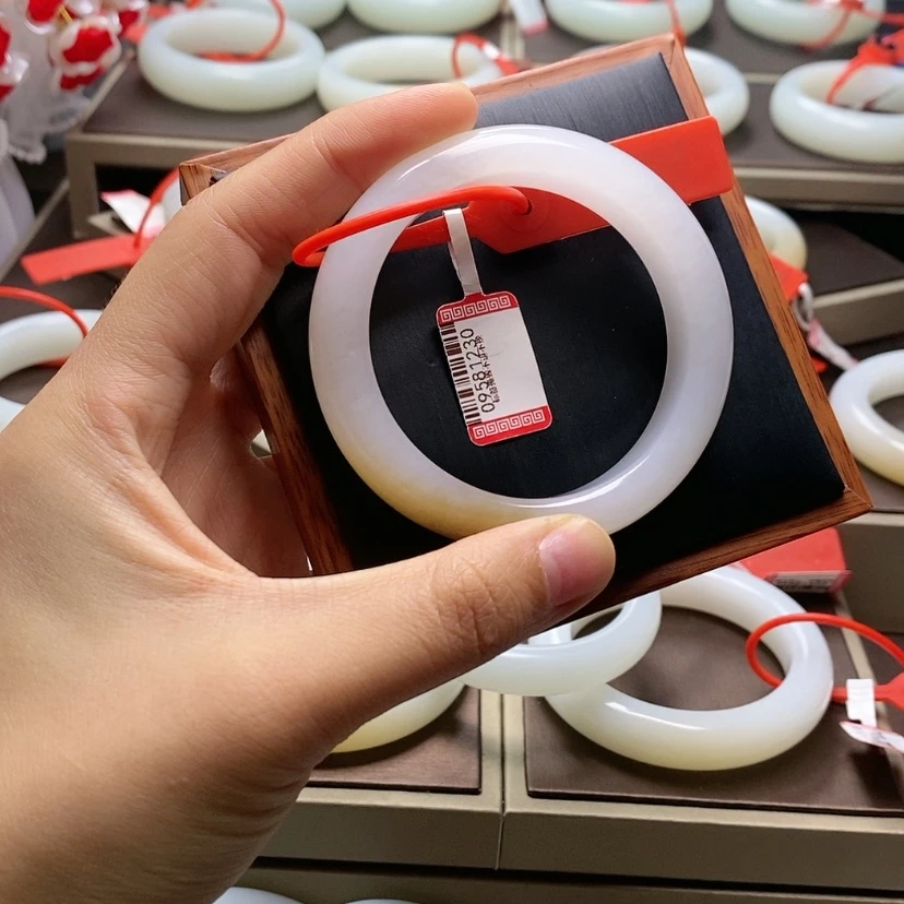 【闪购商品】和田玉手镯未镶嵌R****D