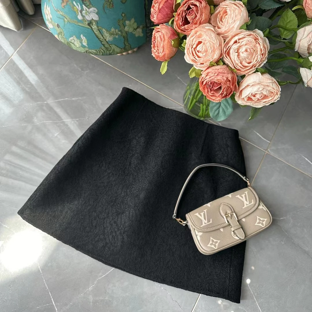 Meet遇见-秋季定制版植绒蕾丝短裙