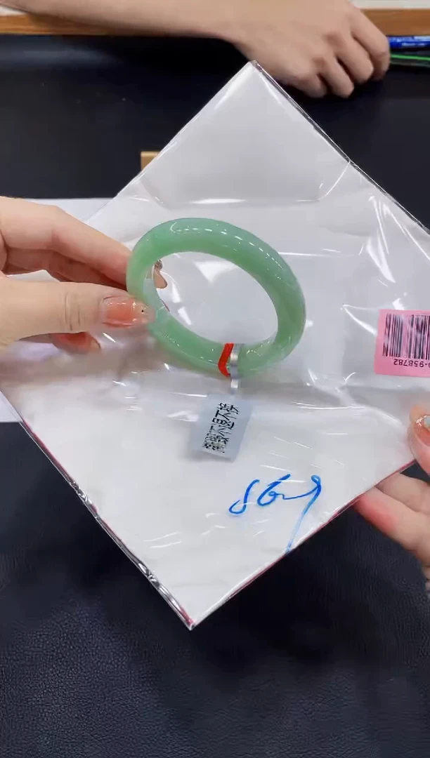 【闪购商品】翡翠手镯未镶嵌天然缅甸A货翡翠
