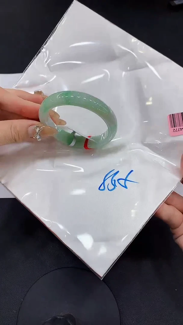 【闪购商品】翡翠手镯未镶嵌天然a货翡翠
